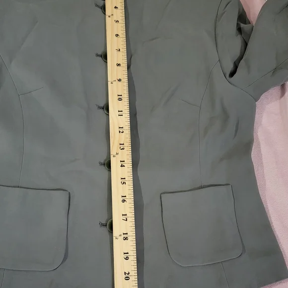Women's Charter Club Petite 100% Silk Gray Blazer Jacket Size 8P - Picture 5 of 5
